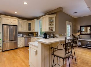 38 Russell St APT 4, Plymouth, MA 02360