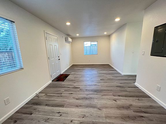 3rd image of 103 Biddleford Ct