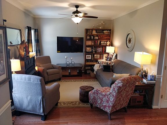 3rd image of 738 Live Oak Pl