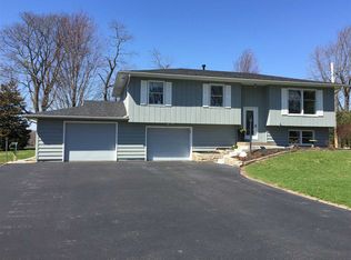 18408 River Rd N, Cordova, IL 61242