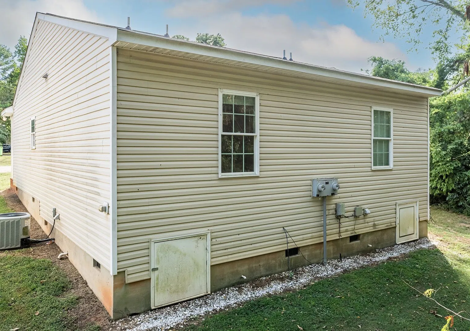 Nice 1 bed/1 bath duplex minutes from downtown Raleigh — Photo 3