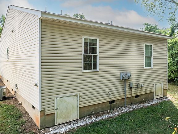 3rd image of 3029 Poole Rd #103