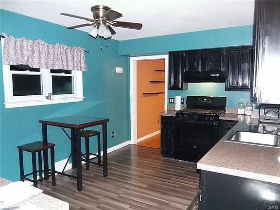 3rd image of 4 Pleasantview Pl