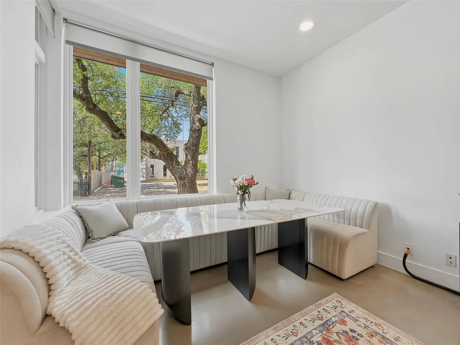 3 bed, 2.5 bath, 2399 sqft, $7,500 — Photo 4