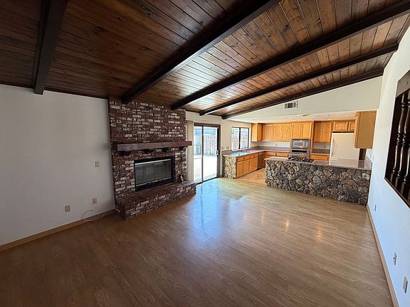 5th image of 818 Harrison Dr