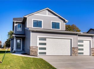 1935 SE Waddell Way, Waukee, IA 50263