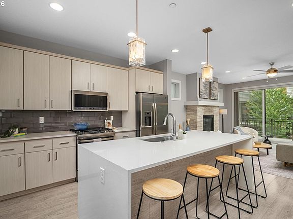 5th image of 10415 SW 46th Pl