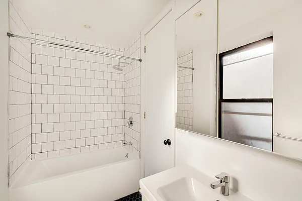 Rented by MNS | media 33