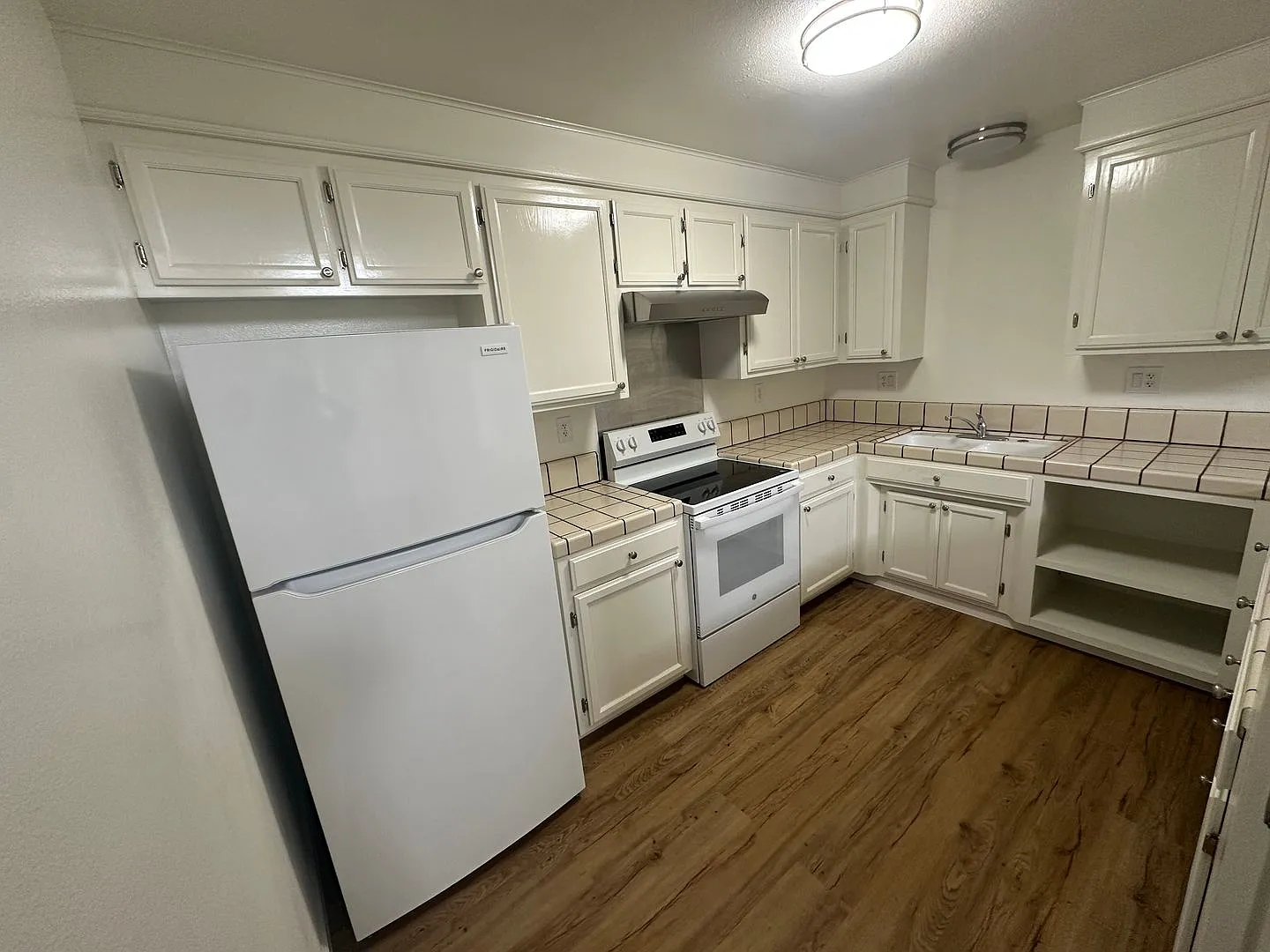 Spacious 3-Bedroom Home with Large Yard, 2-Car Garage & Modern Updates! — Photo 2