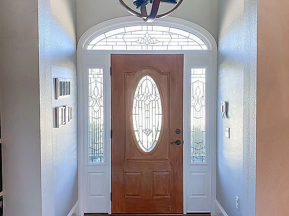 4th image of 90 Stillwater Ln