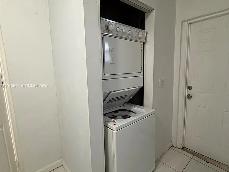 300 SW 9th Ave #A — Photo 11