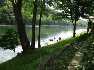 158 River Point Rd, Hollister, MO 65672