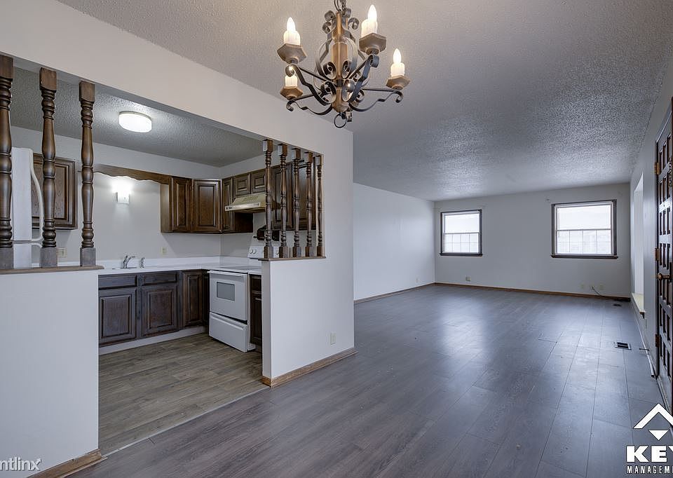 1st image of 40 Pawnee Dr APT D