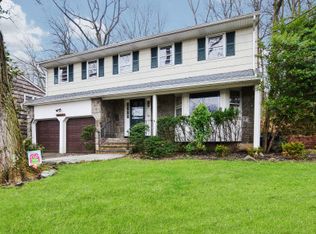 75 Reed Dr, Roslyn, NY 11576