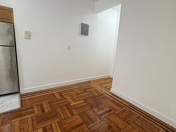 5th image of 1721 Hobart Ave APT 1