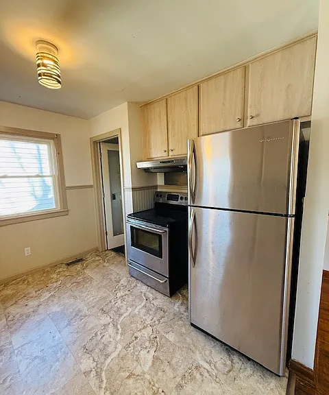 831 S Erie St — Photo 7