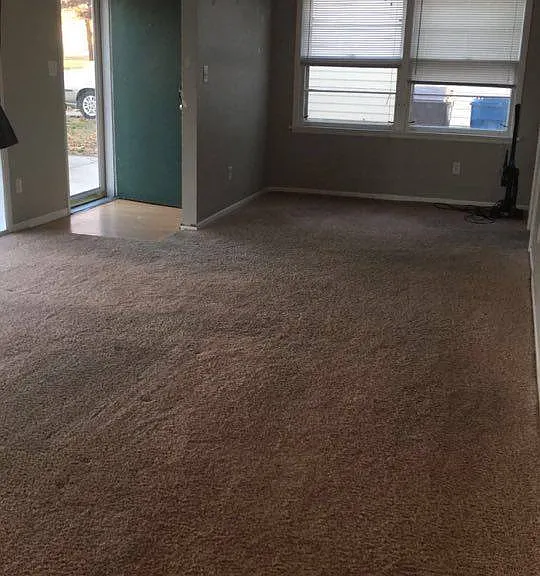 1503 Cambridge Dr — Photo 2