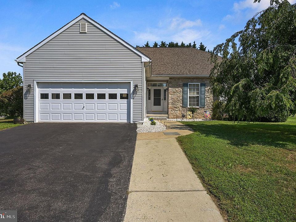 1st image of 184 Carrington Dr