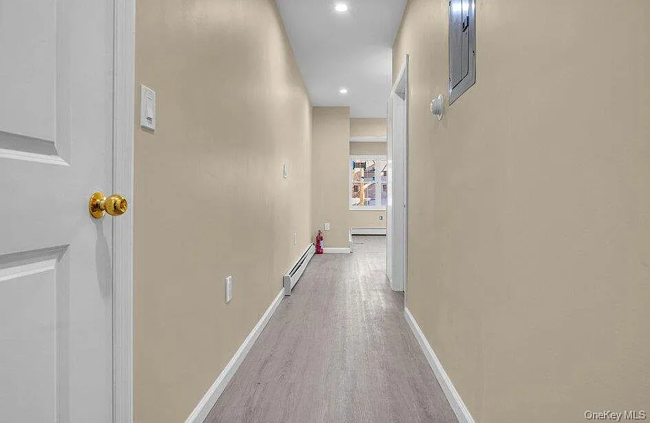 2 bed, 2.0 bath, 900 sqft, $3,399 — Photo 3