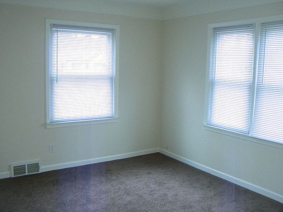 5th image of 33511 Bock St