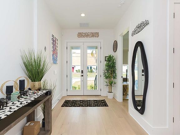 3rd image of 1304 W Arch St