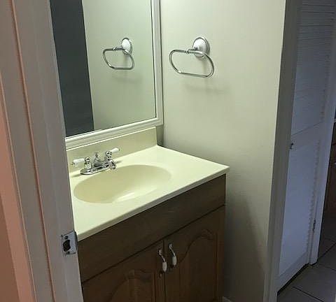 5th image of 2300 Twelve Oaks Dr APT A2
