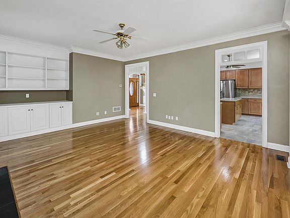 5th image of 345 Oak Haven Dr