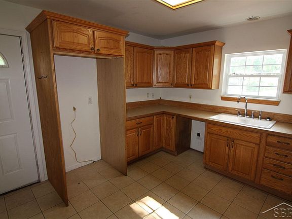 4th image of 156 Robinhood Dr