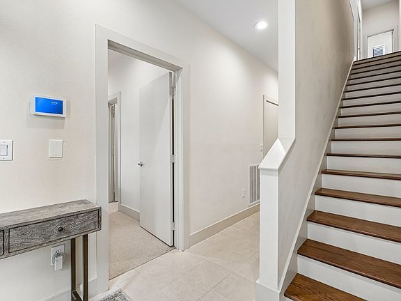 2nd image of 4140 Newton Ave APT 5