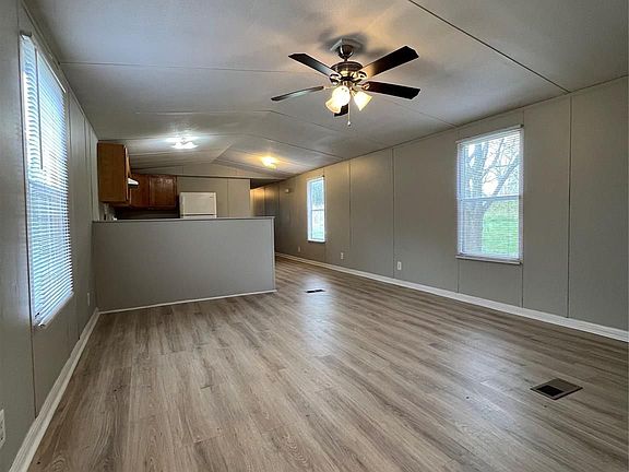 3rd image of 513 Oak Run Ct