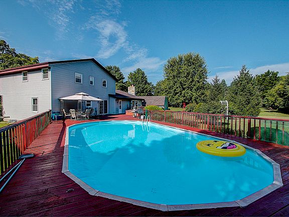 2nd image of S85W30540 Stoneridge Dr