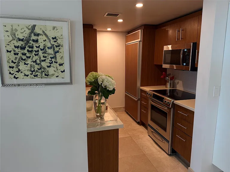 10275 Collins Ave #533 — Photo 37
