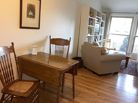 3rd image of 2385 Parkwood Ave #207