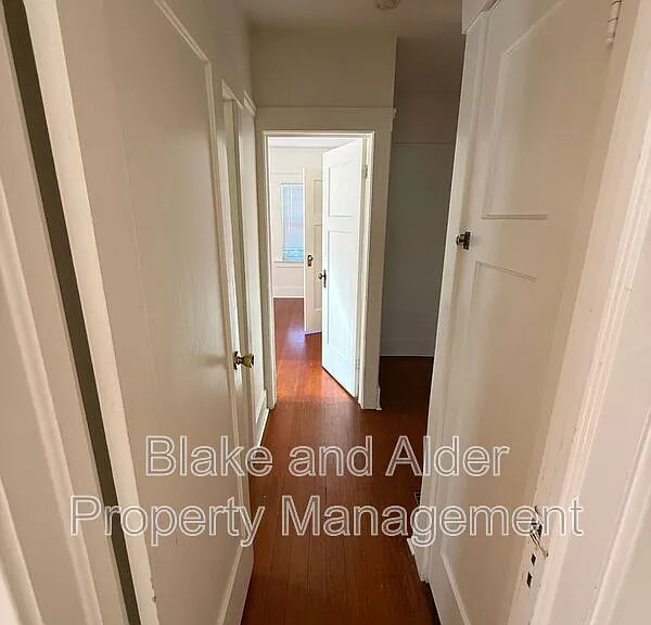 2825 NE 27th Ave — Photo 4