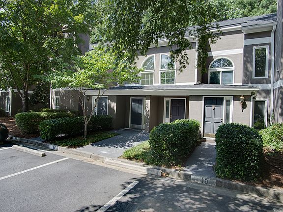 2nd image of 18 Brittany Way NE