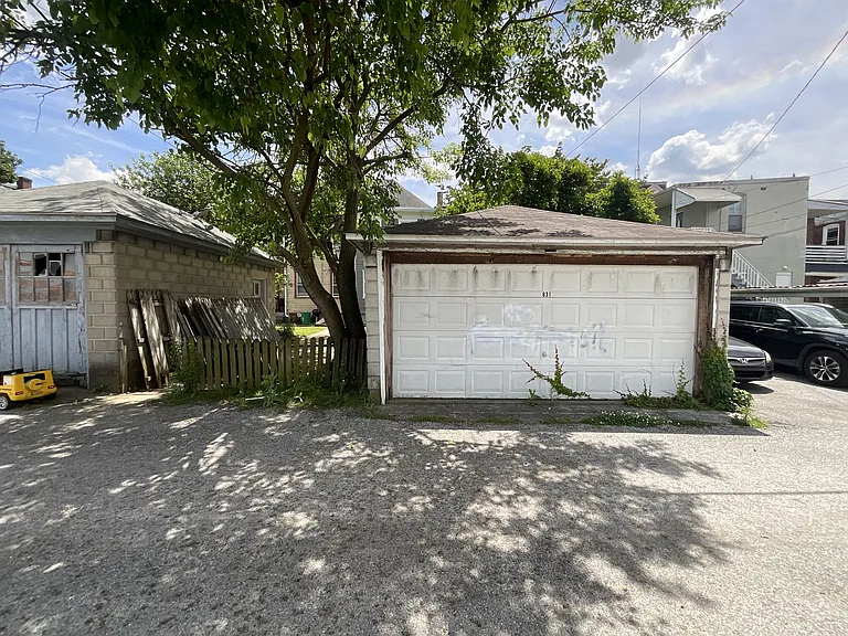 631 Wallace St — Photo 9