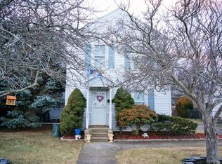 114 Clyde St, West Sayville, NY 11796
