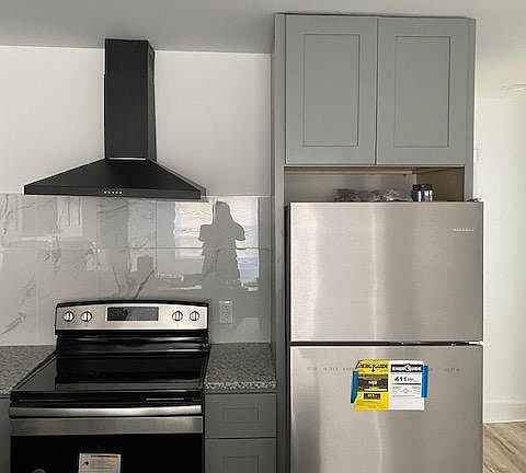 2nd image of 5650 Elmwood Ave #1
