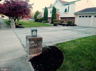 105 Country Ln, Sicklerville, NJ 08081