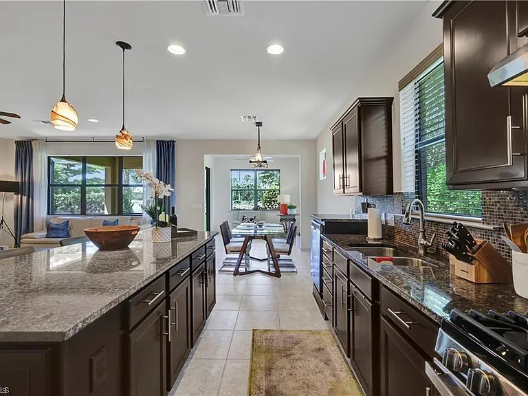 7103 Lily Way — Photo 6