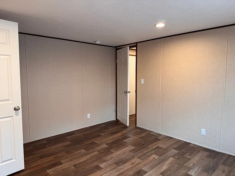 106 Harold Ln — Photo 8