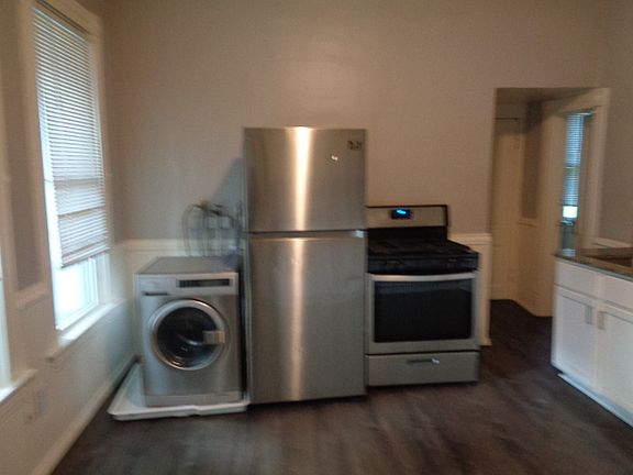 5th image of 917 Charles Ave #1