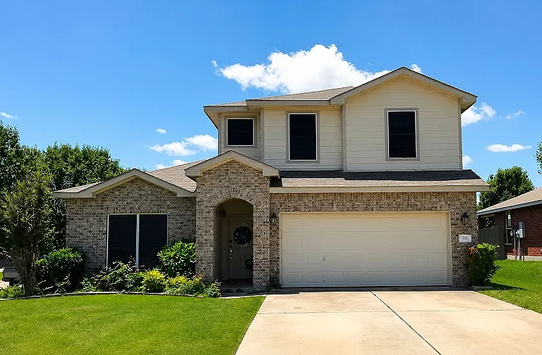 712 White Hawk Trl — Photo 1