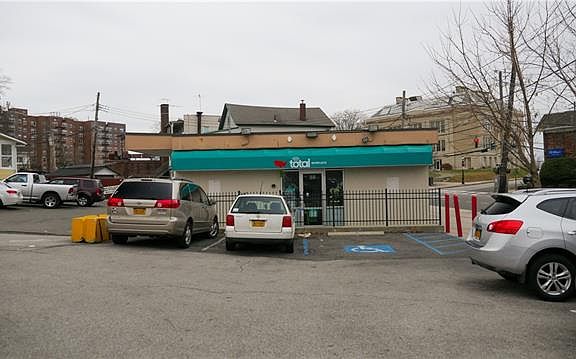 2nd image of 88 Croton Ave
