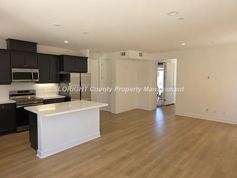 1028 Forest St — Photo 5