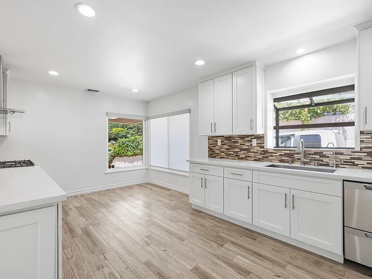 1808 Fern Ln — Photo 10