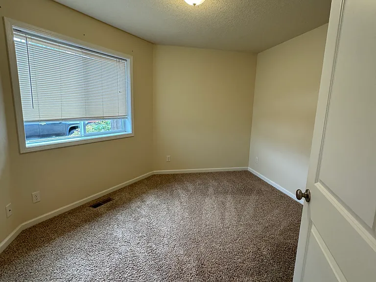 106 Webb St — Photo 7