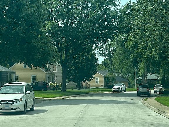 5th image of 1351 Circle Dr NE