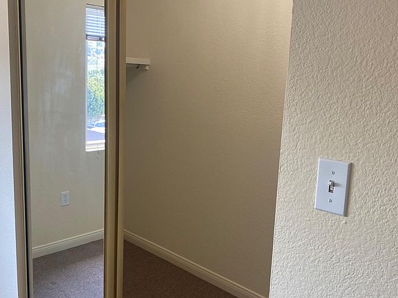 3rd image of 1518 N Avenue 46