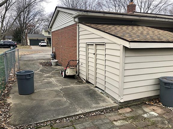 4th image of 425 Sleepy Hollow Dr
